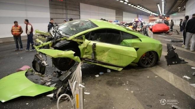 Ferrari 458 Spider and Lamborghini Gallardo Superleggera Destroyed In Illegal Drag Racing