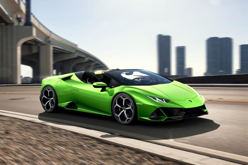 Lamborghini Won't Offer the Aventador or Huracan With a Manual Transmission Because It's Too Expensive