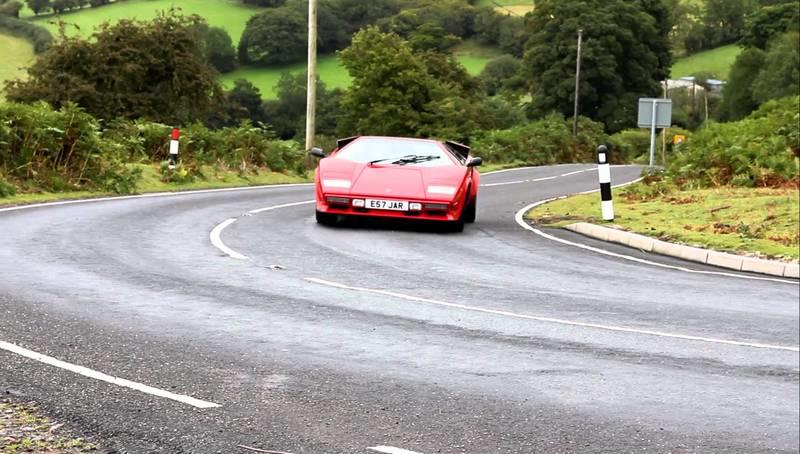 Video: Lamborghini Countach drifts like a professional