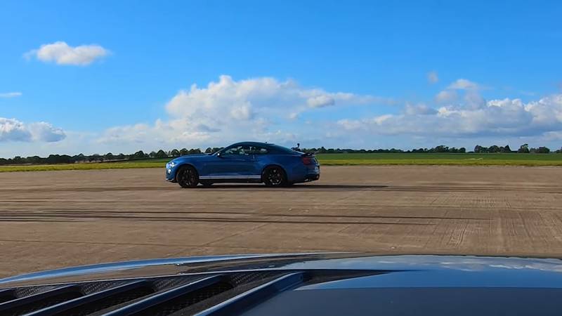Watch A Ford Shelby Mustang GT500 Take On Another Supercharged Mustang That's Tuned To Make 850+ Horses!
- image 1042599
