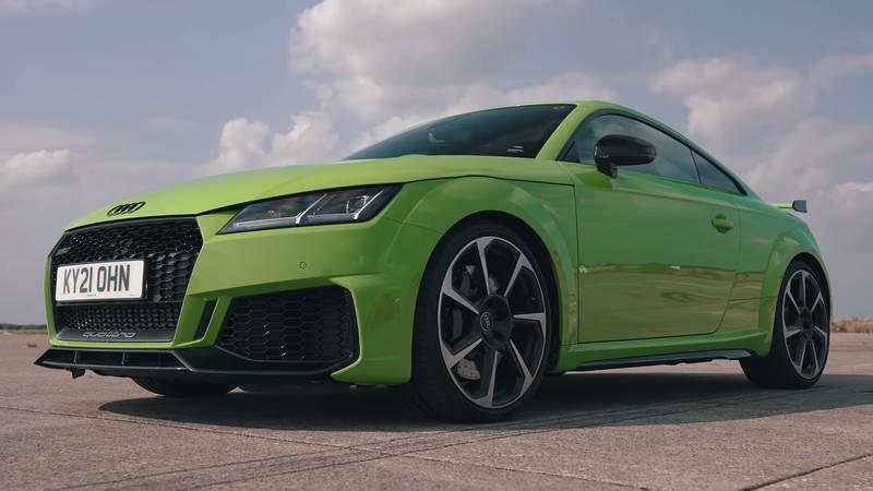 Watch The Lamborghini Urus Fight It Out Against The Audi TT-RS, The Porsche Cayman GT4, and The Volkswagen Golf R
- image 1016747