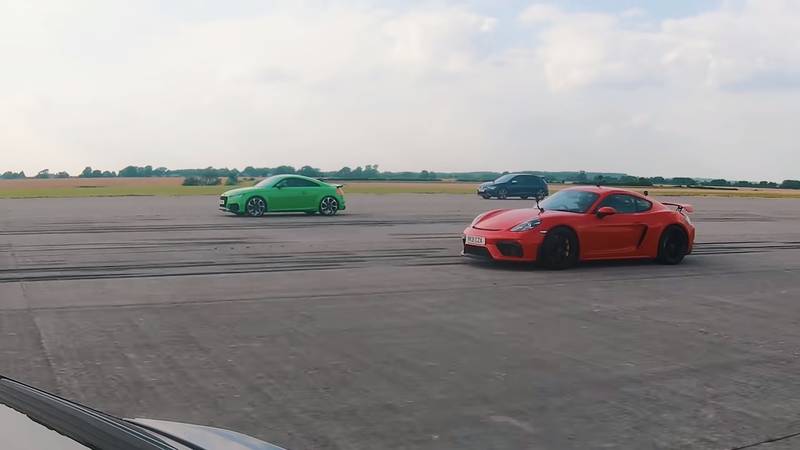 Watch The Lamborghini Urus Fight It Out Against The Audi TT-RS, The Porsche Cayman GT4, and The Volkswagen Golf R
- image 1016741