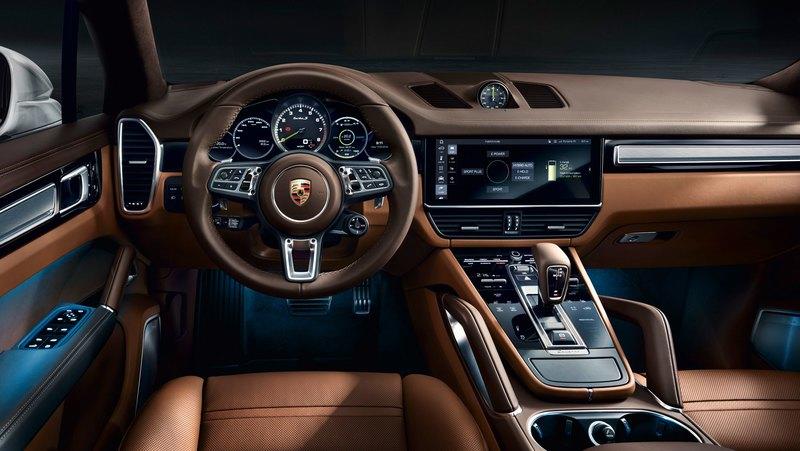 2020 Porsche Cayenne Turbo S E-Hybrid tops the range with 670 horsepower
- image 855530