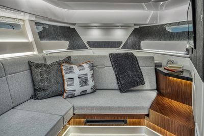 2021 Sea Ray Sundancer 370 Outboard