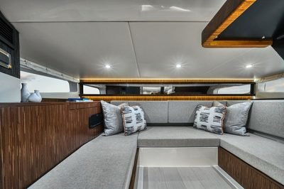 2021 Sea Ray Sundancer 370 Outboard