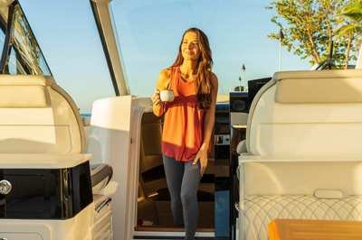 2021 Sea Ray Sundancer 370 Outboard