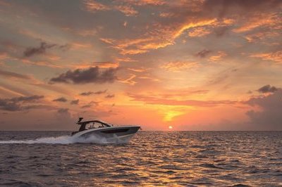 2021 Sea Ray Sundancer 370 Outboard