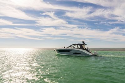 2021 Sea Ray Sundancer 370 Outboard