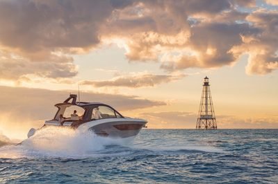 2021 Sea Ray Sundancer 370 Outboard