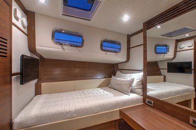 2021 Summit Motoryachts 54