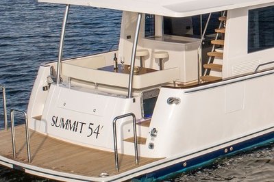 2021 Summit Motoryachts 54
