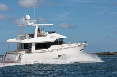 2021 Summit Motoryachts 54