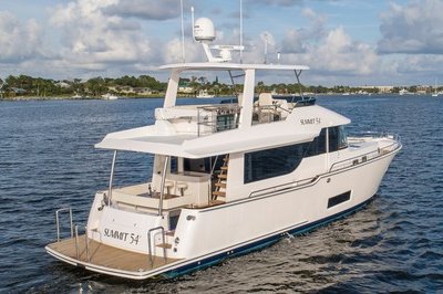 2021 Summit Motoryachts 54