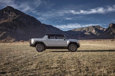 Elon Musk Confirms That The Tesla Cybertruck With Four Electric Motors Is Coming!