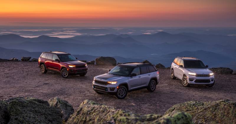 The Fifth-Gen 2022 Grand Cherokee Looks Fresh, Comes With A Ton Of Tech, And Features A New Plug-In Hybrid Powertrain!