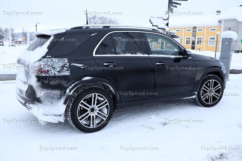 The 2022 Mercedes-Benz GLE Spotted in a Scandinavian Winter Wonderland