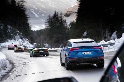 Amazing Wallpapers: The Lamborghini Urus, Aventador SVJ, and Huracan EVO Celebrate Christmas the Right Way
