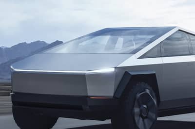Elon Musk Confirms That The Tesla Cybertruck With Four Electric Motors Is Coming!