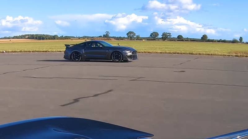 Watch A Ford Shelby Mustang GT500 Take On Another Supercharged Mustang That's Tuned To Make 850+ Horses!
- image 1042593