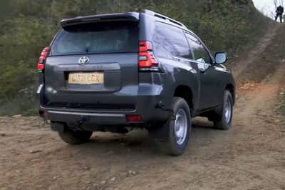 Off-Road Battle: Toyota Land Cruiser Vs Toyota Hilux
