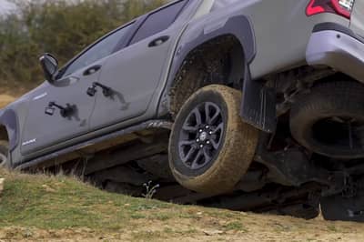 Off-Road Battle: Toyota Land Cruiser Vs Toyota Hilux