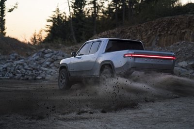 Elon Musk Confirms That The Tesla Cybertruck With Four Electric Motors Is Coming!