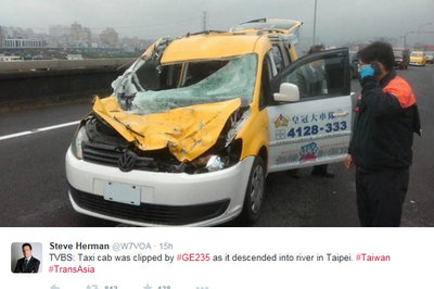 Dashcam Shows TransAsia Flight Crash Into Taxi, Bridge: Video