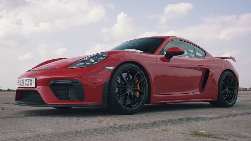 Watch The Lamborghini Urus Fight It Out Against The Audi TT-RS, The Porsche Cayman GT4, and The Volkswagen Golf R
- image 1016748