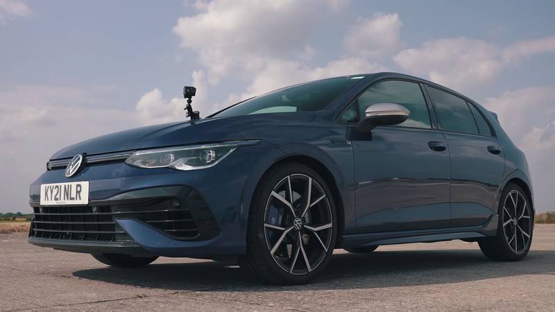 Watch The Lamborghini Urus Fight It Out Against The Audi TT-RS, The Porsche Cayman GT4, and The Volkswagen Golf R
- image 1016750